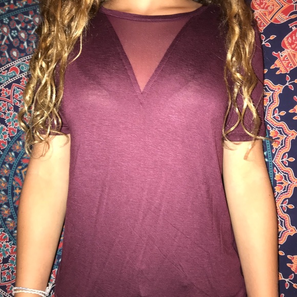 a maroon low cut tee - Picture 1 of 1